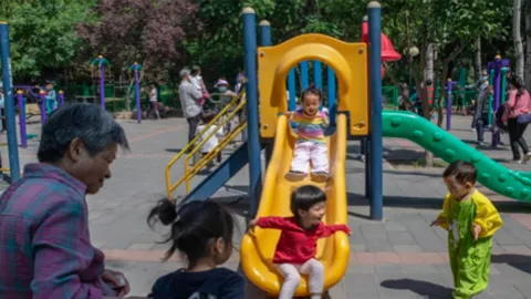 Ada Kebijakan 1 Keluarga 3 Anak, Warga China Langsung Menolak - GenPI.co