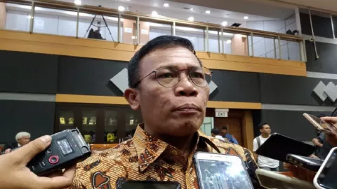 Masinton Pasaribu Marah, Minta Luhut Pandjaitan Mundur - GenPI.co