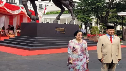 Megawati dan Prabowo Mesra di Patung Soekarno Naik Kuda - GenPI.co