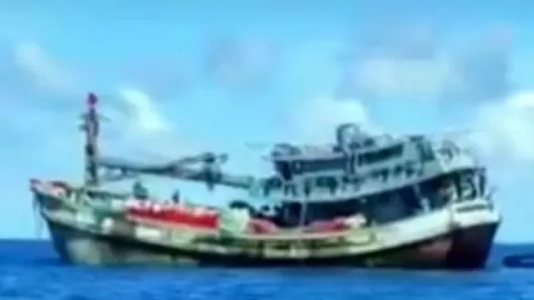 Kapal Asing Jarah Hasil Laut Natuna, Nelayan Lokal Diintimidasi - GenPI.co