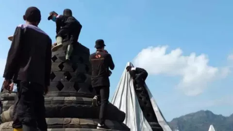 Penutup Candi Borobudur Dibuka, Ancaman Erupsi Merapi Mengecil - GenPI.co