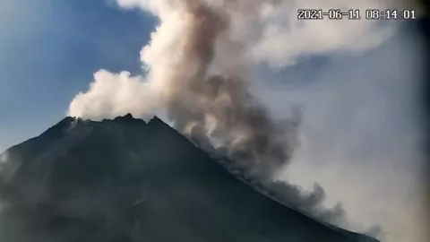 Guguran Lava Merapi Terjadi 52 Kali, Aktivitas Vulkanik Tinggi - GenPI.co