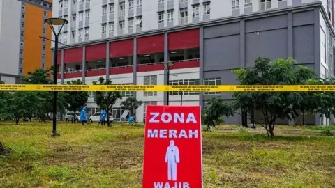 Satgas Sumbar: Alarm, Padang Pariaman Zona Merah Covid-19 - GenPI.co