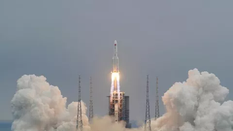 OMG! Saingi Amerika Serikat, China Luncurkan Roket Shenzhou-12 - GenPI.co