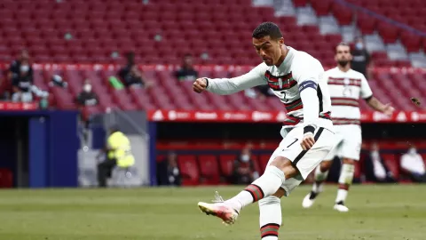 Hungaria vs Portugal: Cristiano Ronaldo Menggila - GenPI.co