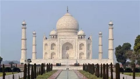 Sempat Jatuh, India Perlahan Bangkit, Taj Mahal Mulai Dibuka Umum - GenPI.co