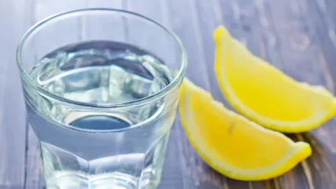 Rutin Minum 120 ml Air Lemon Encer, Khasiatnya Menakjubkan - GenPI.co