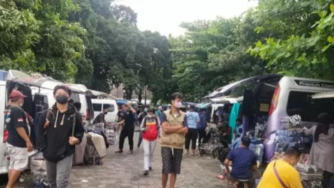 Pedagang Bermobil Nekat Jualan di Solo, Bakal Dibikin Kapok - GenPI.co