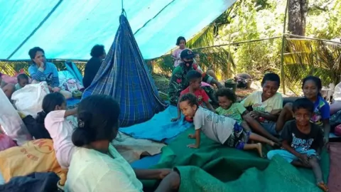 Takut Gempa, 7.227 Warga Maluku Masih Mengungsi di Dataran Tinggi - GenPI.co