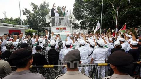 Suara Lantang Amien Rais Sentil Rezim Jokowi, Sebut Habib Rizieq - GenPI.co