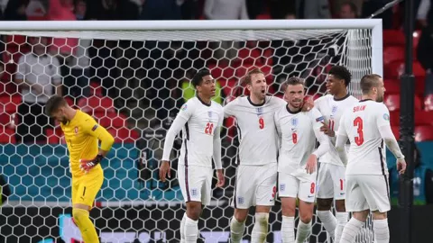 Inggris vs Denmark: Sindiran Anak Legenda MU Telak - GenPI.co