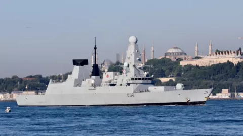 Kapal Perang Inggris Masuk Krimea, Rusia Jatuhkan 4 Bom - GenPI.co