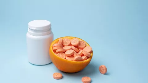 Kebanyakan Minum Vitamin C Bisa Menimbulkan 3 Bahaya Kesehatan - GenPI.co
