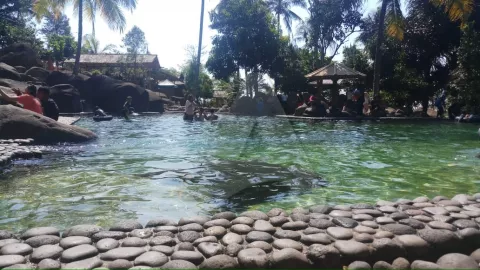 Sensasi Menikmati Keindahan Kolam Mata Air di Taman Batu Cijanun - GenPI.co