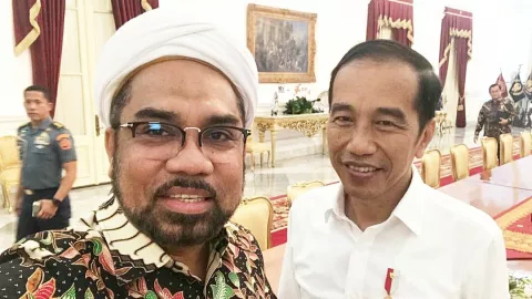 Ali Mochtar Ngabalin Serang Balik Rocky Gerung, Isinya Menohok - GenPI.co