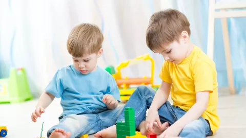 Ajari Anak untuk Membereskan Mainan dengan 3 Cara - GenPI.co