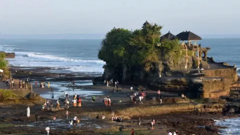 Bali Tak Terapkan PPKM Darurat, Sekda: Ekonomi Bisa Terpuruk - GenPI.co