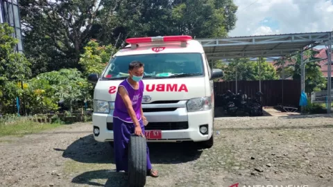 Astaga, Sopir Ambulans Pengantar Pasien Covid-19 Dibegal Rampok - GenPI.co