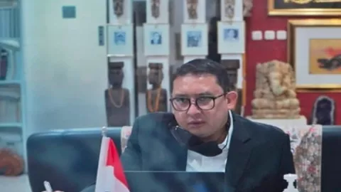 Denny Siregar Sentil Anggota DPR Fadli Zon, Isinya Menohok - GenPI.co