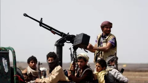 Gelombang Serangan Militer AS Targetkan Situs Radar Houthi Yaman - GenPI.co