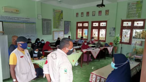 PPKM, Satgas Bubarkan Pertemuan Guru SD Muhammadiyah - GenPI.co