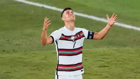 Final Piala Eropa 2020 Bisa Bikin Ronaldo Kena Gangguan Mental - GenPI.co