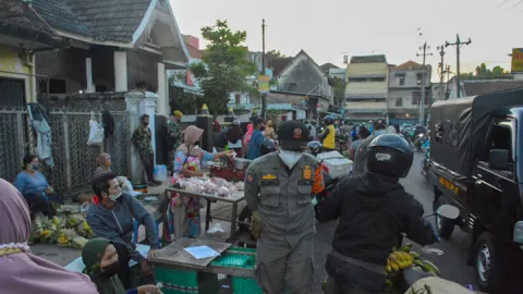 PPKM Darurat di Yogyakarta, Satpol PP Sanksi 1.012 Pelanggar - GenPI.co