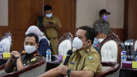 Wali Kota Tangerang Non Aktifkan Lurah Lakukan Pungli Tanah - GenPI.co