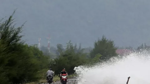BMKG Peringatkan Potensi Hujan Lebat di Beberapa Provinsi Ini - GenPI.co