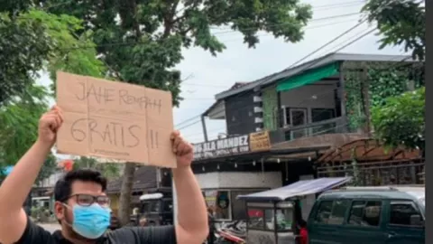 Awalnya Pakai Duit Sendiri, Kini Jadi Gotong Royong Bantu Warga - GenPI.co