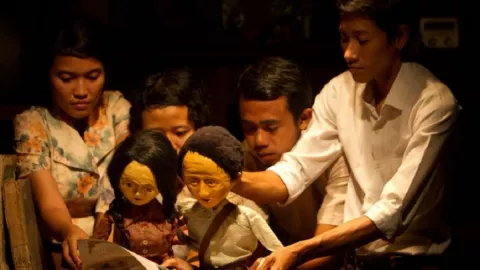 Boneka Kertas di Film AADC 2 Ternyata Asli dari Yogyakarta - GenPI.co