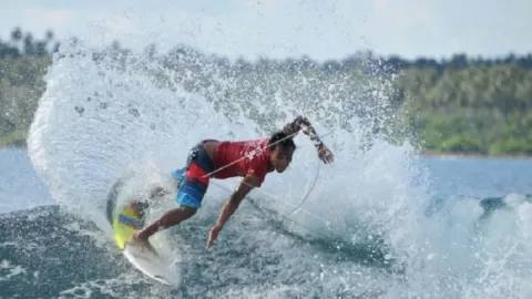 Gelombang Terbaik, Wisata Surfing Simeulue Jadi Rebutan Turis - GenPI.co