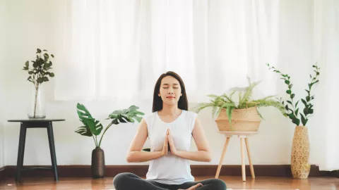 4 Tips Membuat Spot Meditasi di Rumah, Pikiran Auto Tenang - GenPI.co
