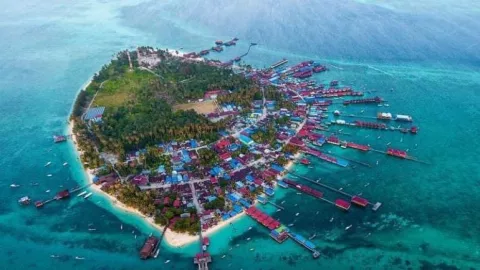 Eksotisnya Objek Wisata di Pulau Derawan, Dijamin Mantul! - GenPI.co