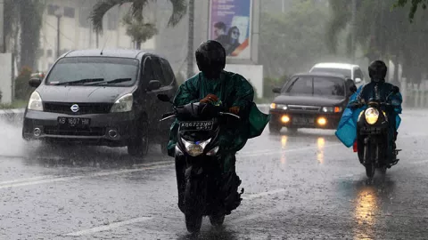 Sedia Payung, Jabodetabek diguyur Hujan Merata hingga Petang - GenPI.co