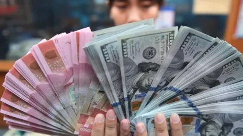 Rupiah Paling Kuat di Asia, Dolar AS Ambruk Seharian - GenPI.co