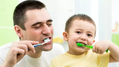 Awas! 4 Kebiasaan Menyikat Gigi ini Picu Kerusakan dan Bau Mulut - GenPI.co