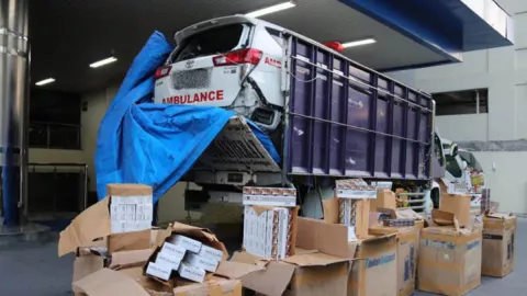 Penyelundupan Rokok Modus Ambulans Rusak, Ditangkap di Tol - GenPI.co