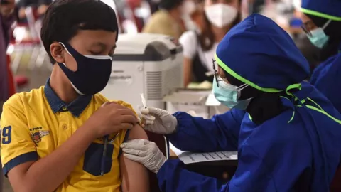Pertamina Gelar Vaksinasi Untuk Warga, 10 Ribu Dosis Disiapkan - GenPI.co