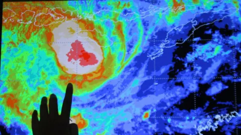 Efek Siklon Tropis Rai Muncul Kamis, Daerah Ini Mohon Siap-siap - GenPI.co