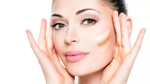 3 Foundation Drugstore untuk Kulit Berminyak, Dijamin Awet! - GenPI.co