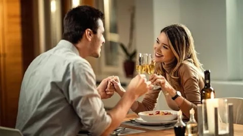 3 Ide Kencan Romantis Buat Suami Istri di Rumah, Murah dan Hemat - GenPI.co