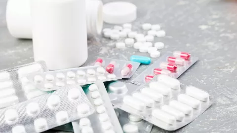 Apoteker Diminta Tingkatkan Kesadaran Masyarakat Soal Bijak Konsumsi Obat - GenPI.co