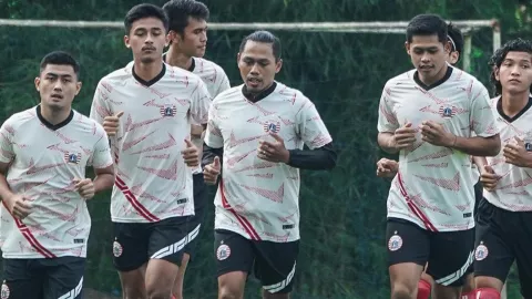 Persija Diterjang Badai Cedera, Persita Ketiban Durian Runtuh - GenPI.co