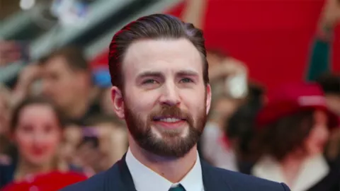 Pensiun Dari Captain America, Chris Evans Jadi Buzz Lightyear! - GenPI.co