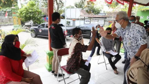 Buruh Tani di Klaten Kembalikan BST, Ganjar Kasih Hadiah - GenPI.co