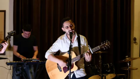 Jeritan Suara Band Rock Asal Gaza, Lirik Lagunya Menyayat Jiwa - GenPI.co