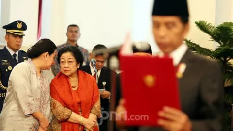 Pangi Syarwi Chaniago: Megawati Pasang Badan untuk Jokowi - GenPI.co