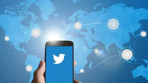 Twitter Siapkan Fitur Baru, Pengguna Bisa Sembunyikan Twit Lama! - GenPI.co