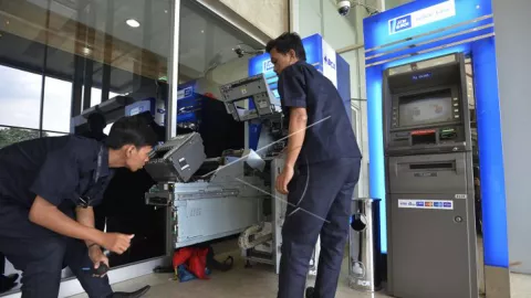Cara Setor Tunai Tanpa Kartu di ATM BCA, Gampang! - GenPI.co